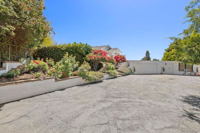 10409 Grandview Dr, La Mesa, CA 91941