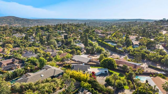 10409 Grandview Dr, La Mesa, CA 91941