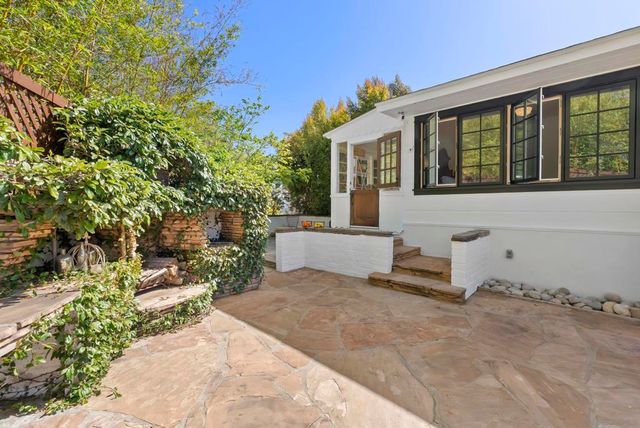10409 Grandview Dr, La Mesa, CA 91941