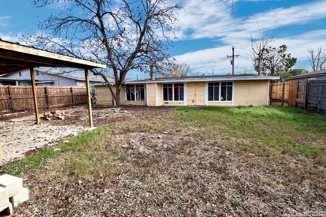 335 Yolanda, San Antonio, TX 78228