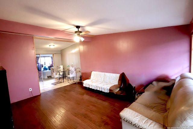 335 Yolanda, San Antonio, TX 78228