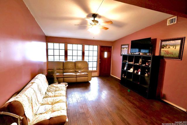 335 Yolanda, San Antonio, TX 78228