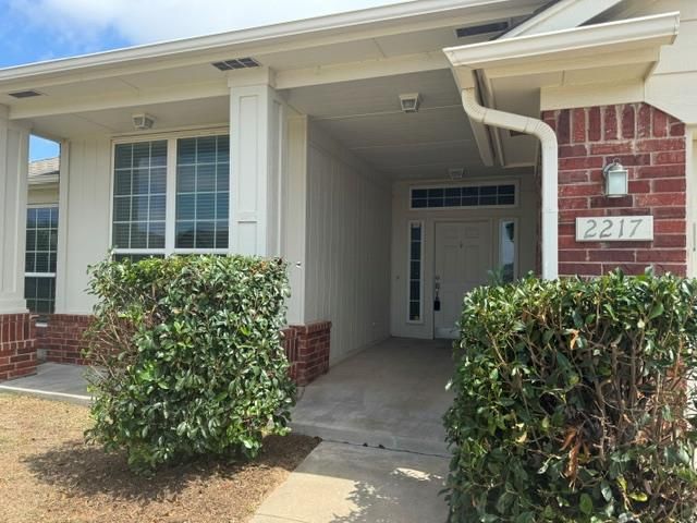 2217 SE 7th Street, Moore, OK 73160