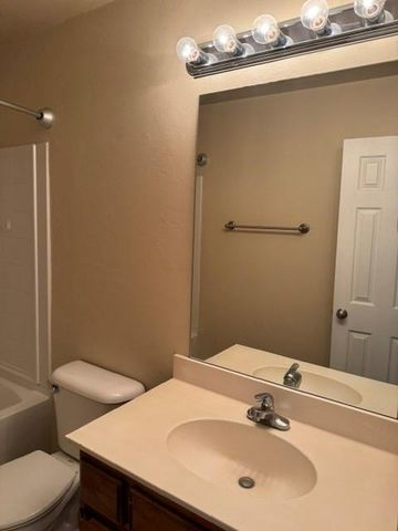 2217 SE 7th Street, Moore, OK 73160