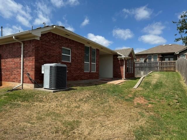 2217 SE 7th Street, Moore, OK 73160