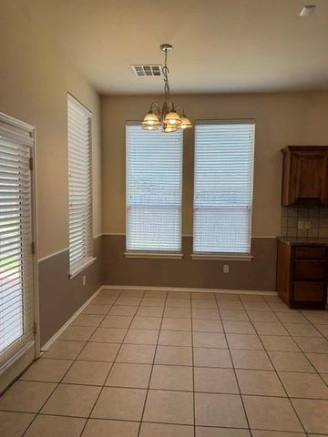 2217 SE 7th Street, Moore, OK 73160