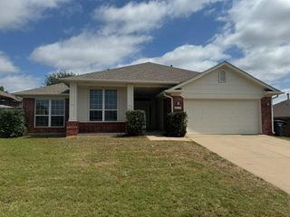 2217 SE 7th Street, Moore, OK 73160