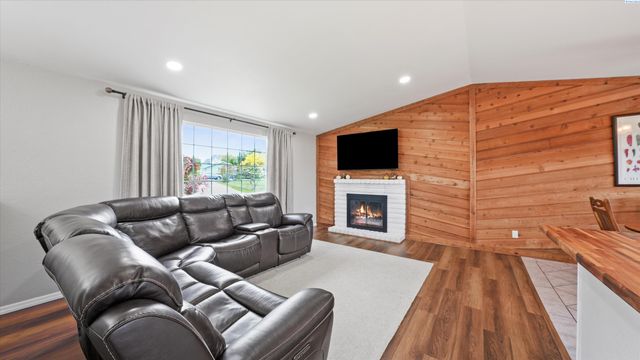 1547 Tieton Ct, Richland, WA 99352