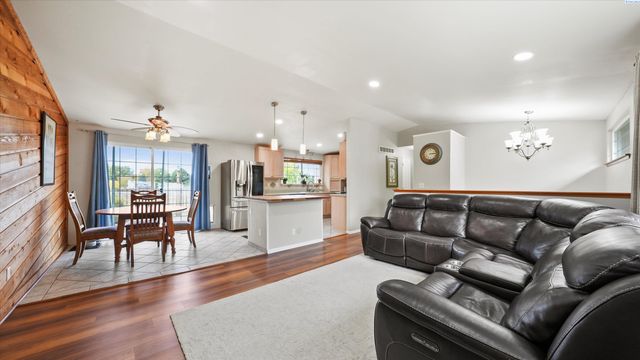 1547 Tieton Ct, Richland, WA 99352