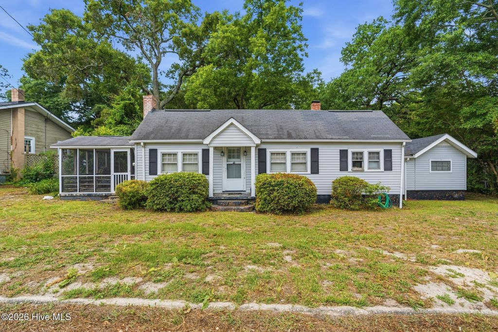 704 E Hamlet Avenue, Hamlet, NC 28345