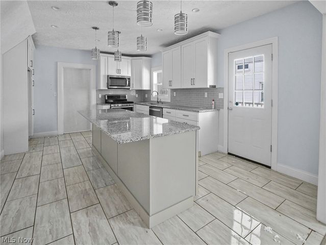 28 Jennette Drive, Youngstown, OH 44512