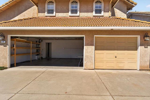 294 New Ct, Oakdale, CA 95361