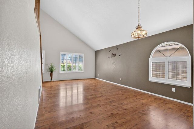 294 New Ct, Oakdale, CA 95361