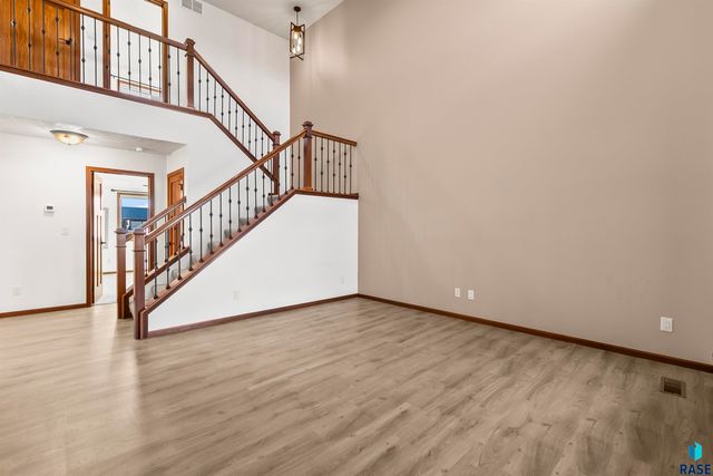 2505 S Kinderhook Ave Avenue, Sioux Falls, SD 57106