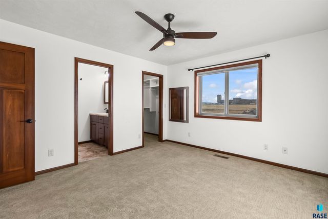 2505 S Kinderhook Ave Avenue, Sioux Falls, SD 57106