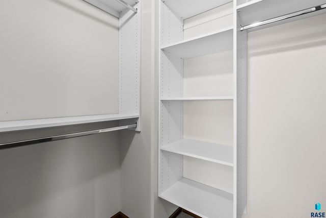 2505 S Kinderhook Ave Avenue, Sioux Falls, SD 57106