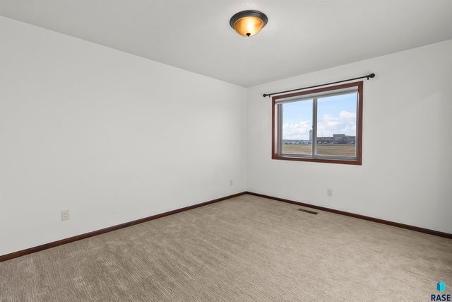 2505 S Kinderhook Ave Avenue, Sioux Falls, SD 57106