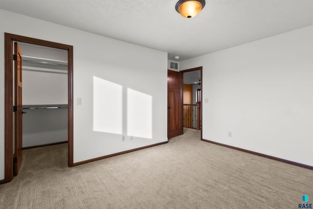 2505 S Kinderhook Ave Avenue, Sioux Falls, SD 57106