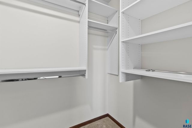 2505 S Kinderhook Ave Avenue, Sioux Falls, SD 57106