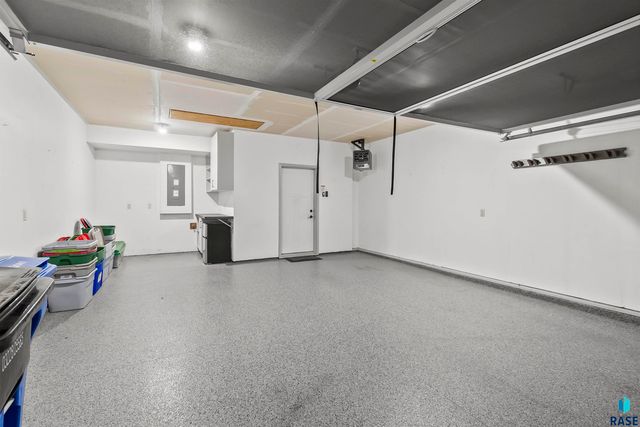 2505 S Kinderhook Ave Avenue, Sioux Falls, SD 57106