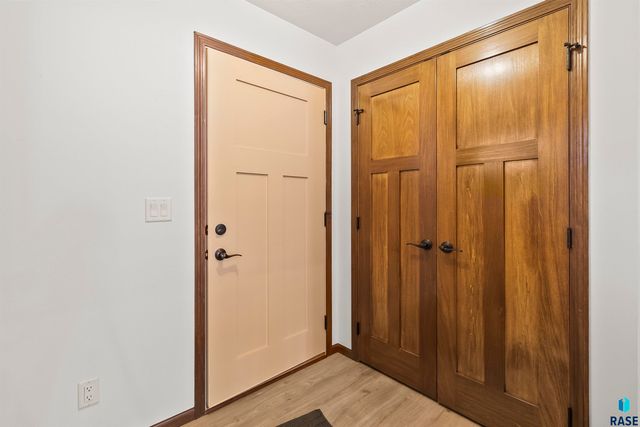 2505 S Kinderhook Ave Avenue, Sioux Falls, SD 57106