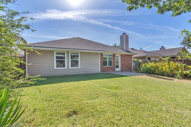 11829 Gold Creek Drive E, Fort Worth, TX 76244