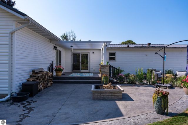 5806 W Weidman Road, Weidman, MI 48893