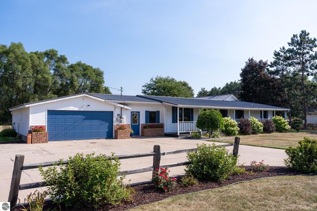 5806 W Weidman Road, Weidman, MI 48893
