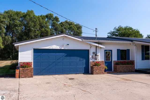 5806 W Weidman Road, Weidman, MI 48893