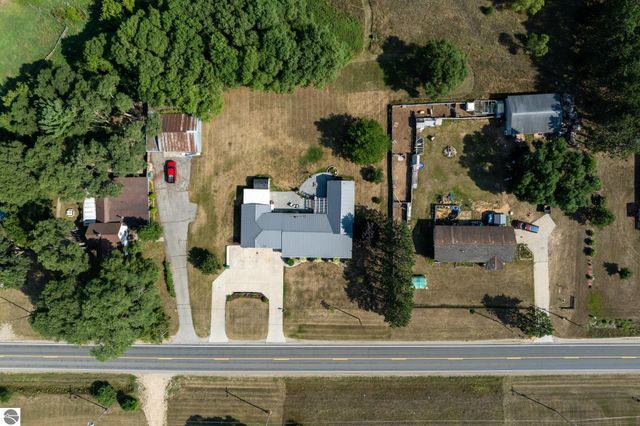5806 W Weidman Road, Weidman, MI 48893