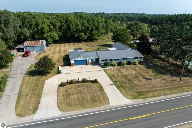 5806 W Weidman Road, Weidman, MI 48893