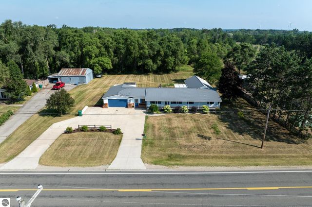 5806 W Weidman Road, Weidman, MI 48893