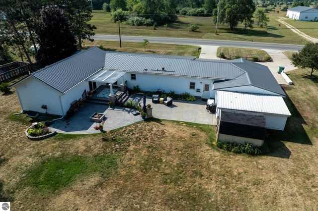 5806 W Weidman Road, Weidman, MI 48893