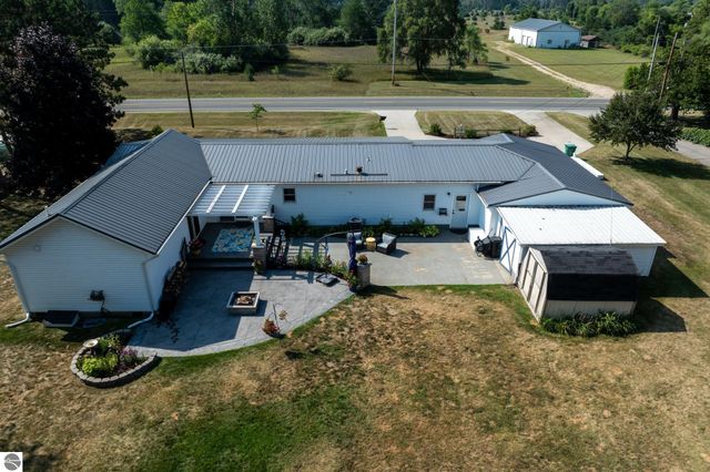 5806 W Weidman Road, Weidman, MI 48893
