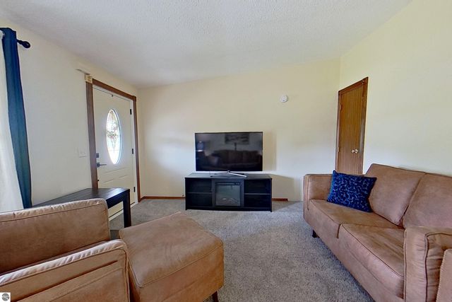 5806 W Weidman Road, Weidman, MI 48893