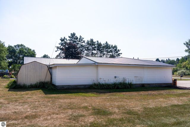 5806 W Weidman Road, Weidman, MI 48893