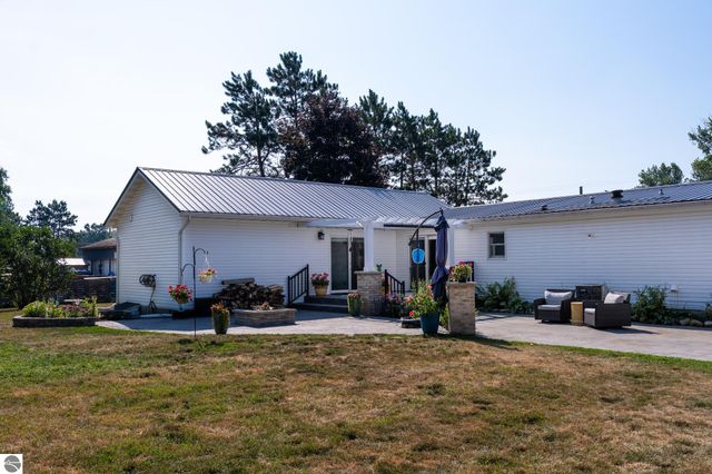 5806 W Weidman Road, Weidman, MI 48893