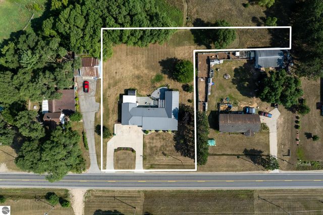 5806 W Weidman Road, Weidman, MI 48893