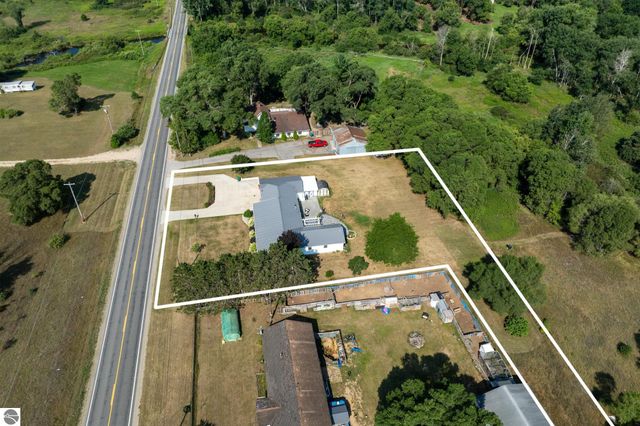 5806 W Weidman Road, Weidman, MI 48893