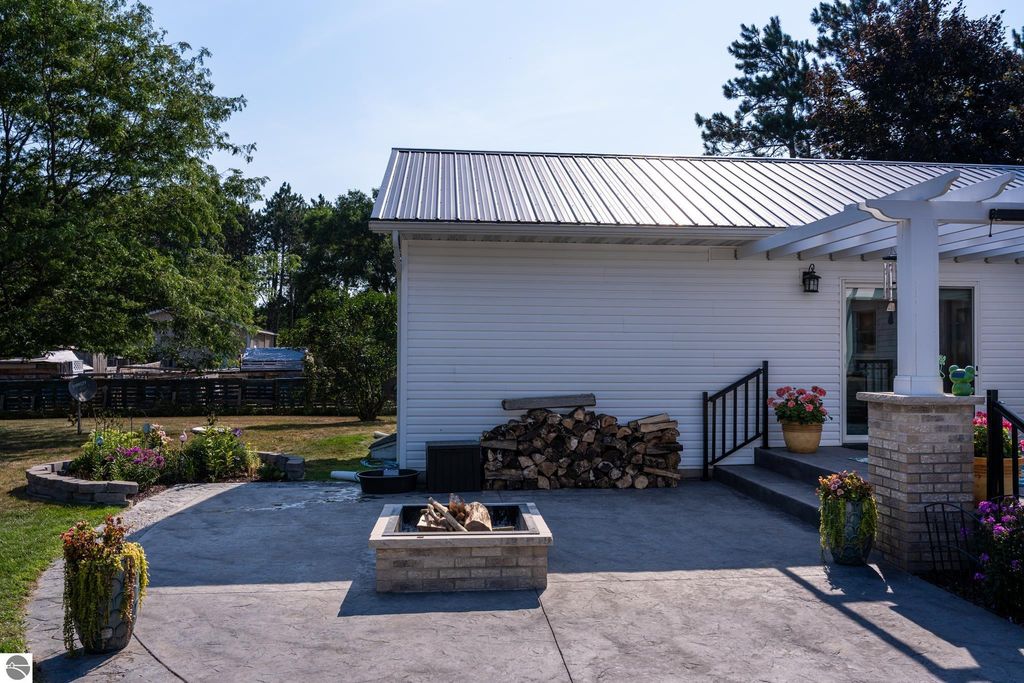 Image 12 of property listing at 5806 W Weidman Road, Weidman, MI 48893