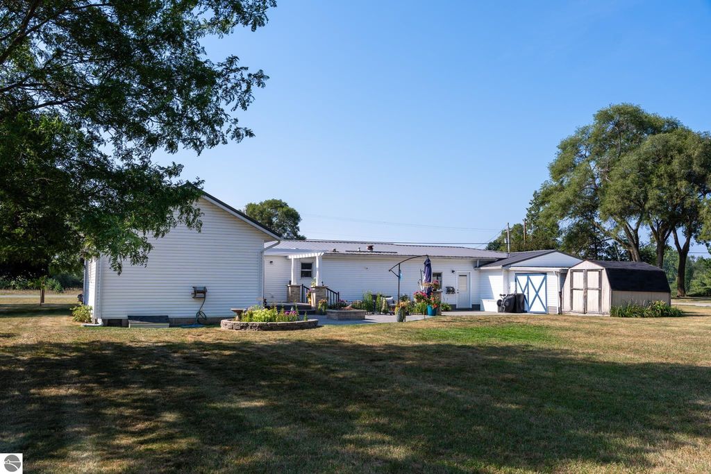 Image 4 of property listing at 5806 W Weidman Road, Weidman, MI 48893