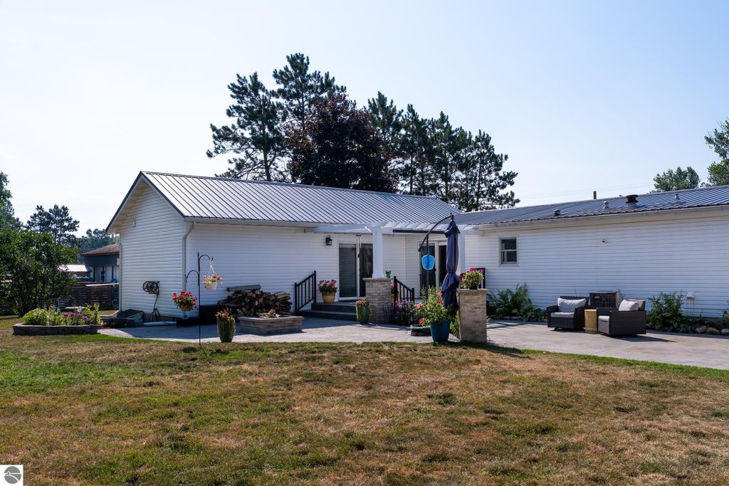 Image 8 of property listing at 5806 W Weidman Road, Weidman, MI 48893