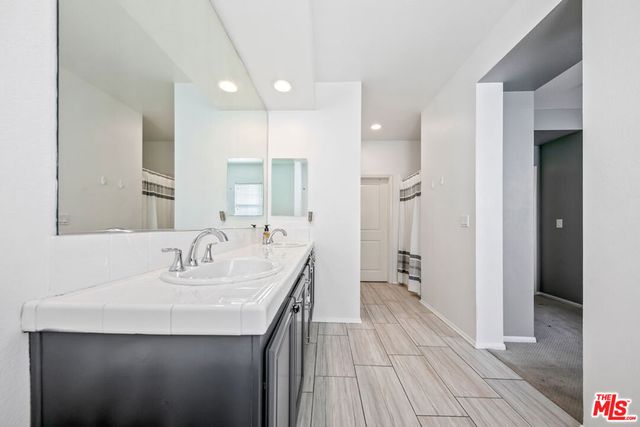 26828 Willow Creek Lane 23, Valencia, CA 91355