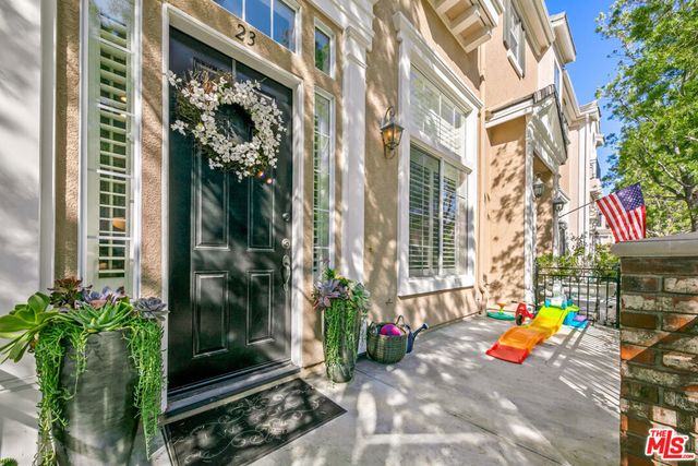 26828 Willow Creek Lane 23, Valencia, CA 91355