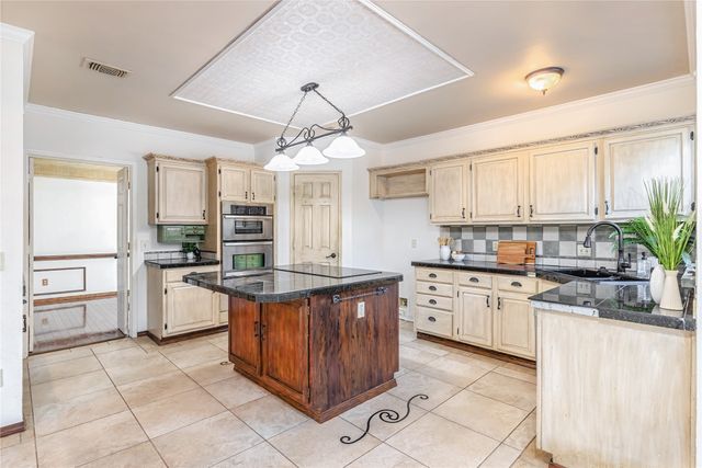 716 Bridget Way, Hurst, TX 76054