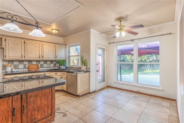 716 Bridget Way, Hurst, TX 76054