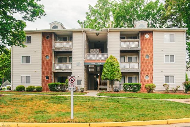 12871 Daybreak CIR, Newport News, VA 23602