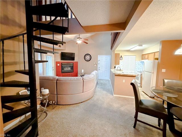 12871 Daybreak CIR, Newport News, VA 23602