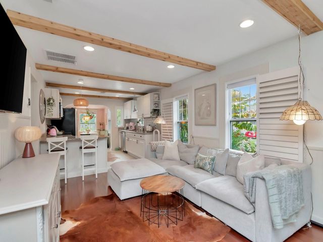 4000 3RD AVENUE N, St Petersburg, FL 33713