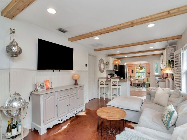 4000 3RD AVENUE N, St Petersburg, FL 33713